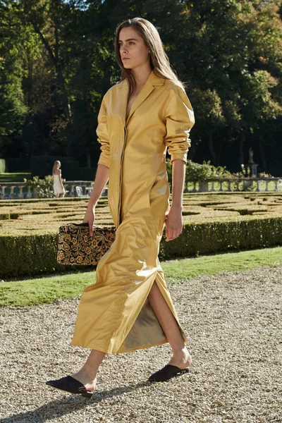 Look 25